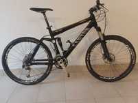 Bicicleta BTT CANYON em fibra de carbono