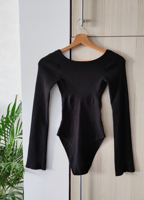 body z prążkowanej dzianiny, dekolt na plecach Reserved xS 34