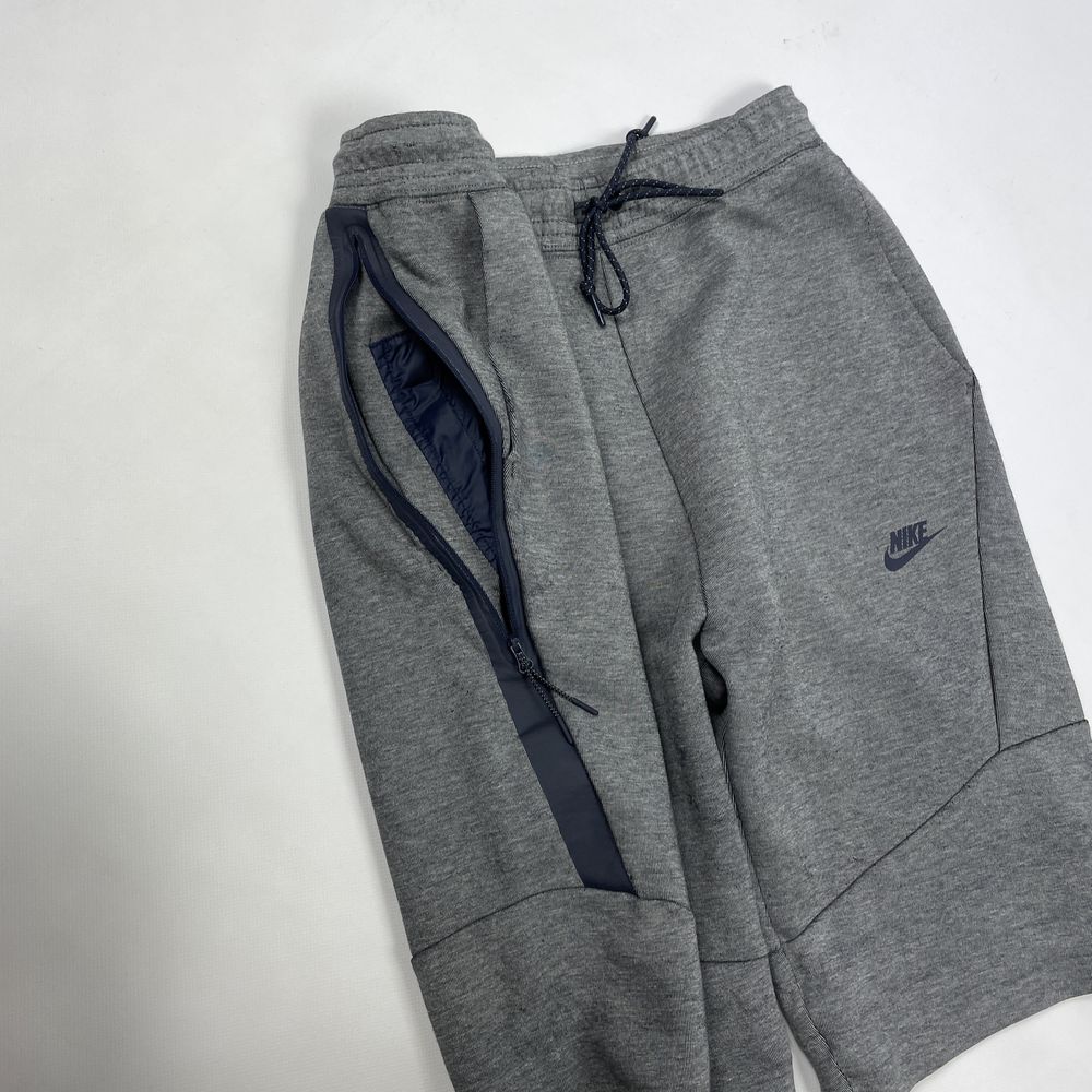 Оригінальні чоловічі шорти Nike Tech Fleece