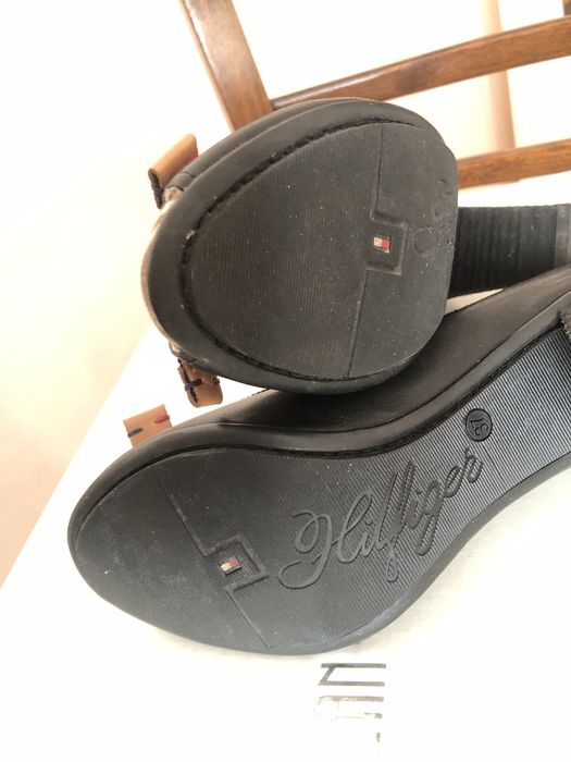 Tommy Hilfiger rozm.37 Czarne na obcasie skóra nat., otwarte palce