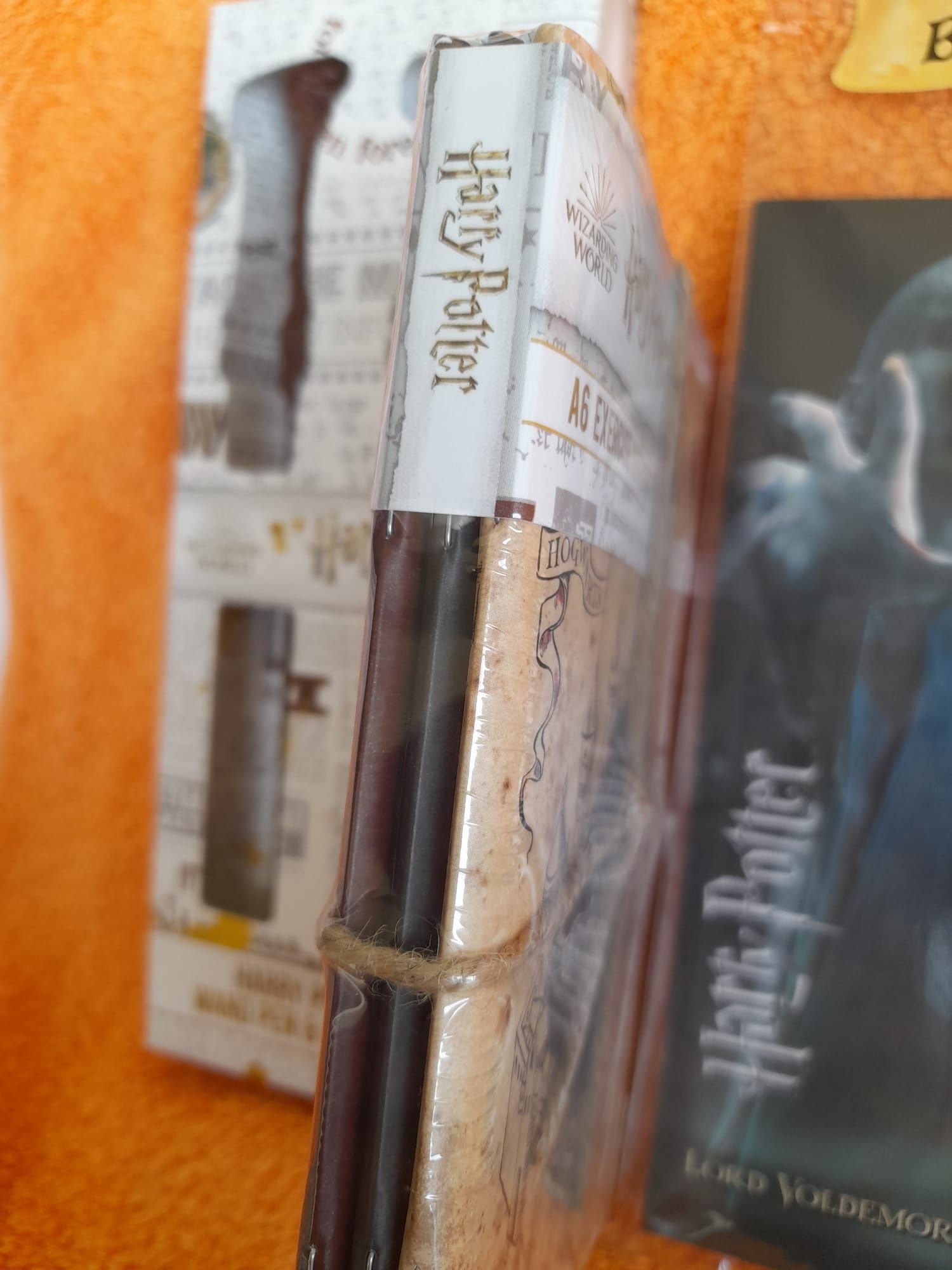 Conjunto 3 cadernos, 2 canetas varinha e 1 lápis varinha Harry Potter