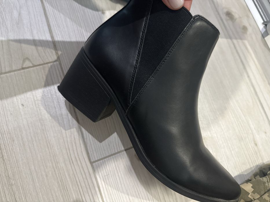 Ботінки жіночі 39 р M WONE