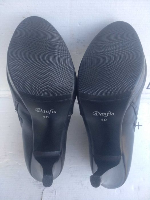 Ботільйони стріпи на платформі Danfia на хутрі, р.40 Нові