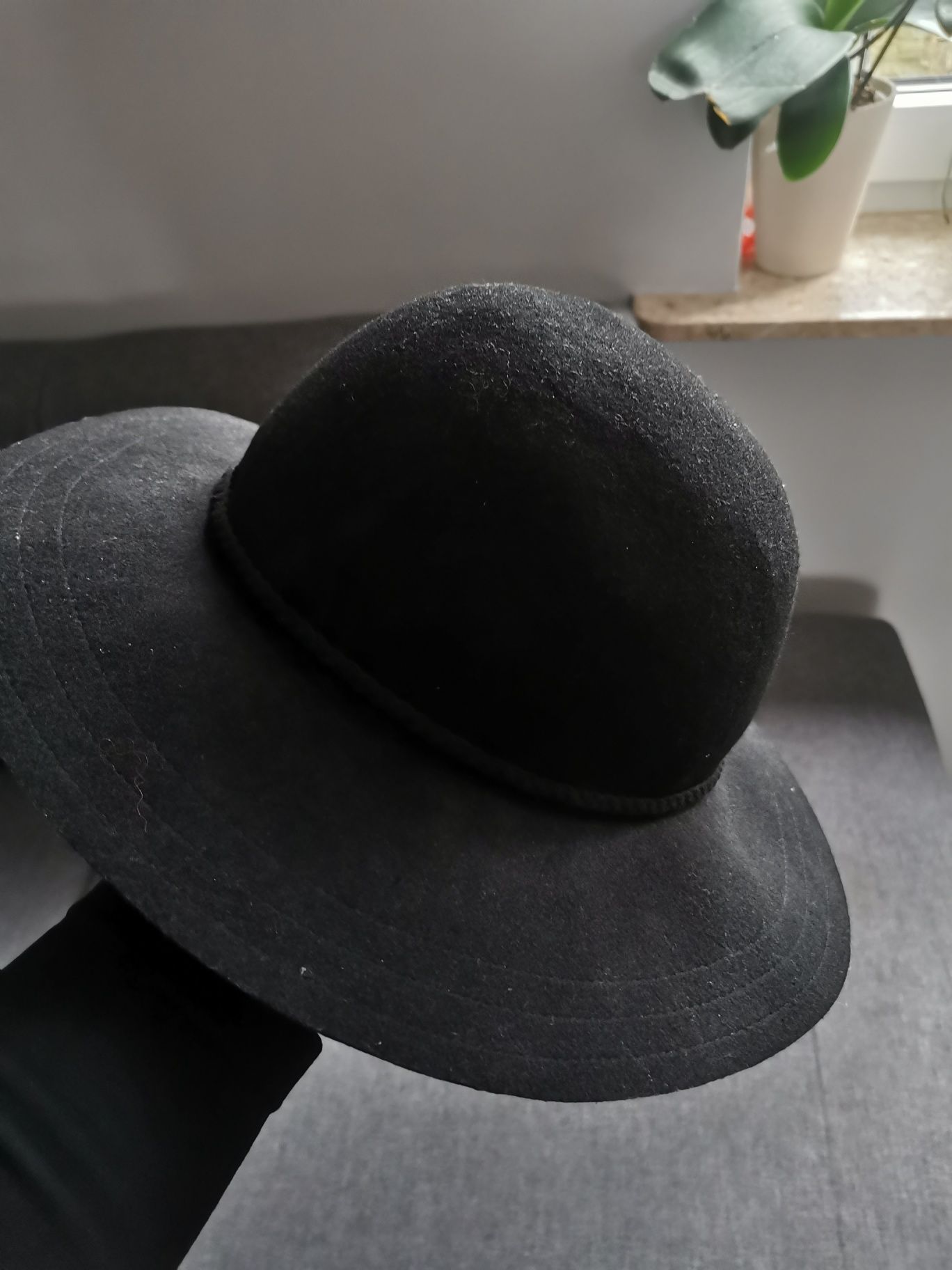 Czarny wełniany kapelusz H&M L