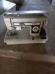 Maquina de costura portatil
