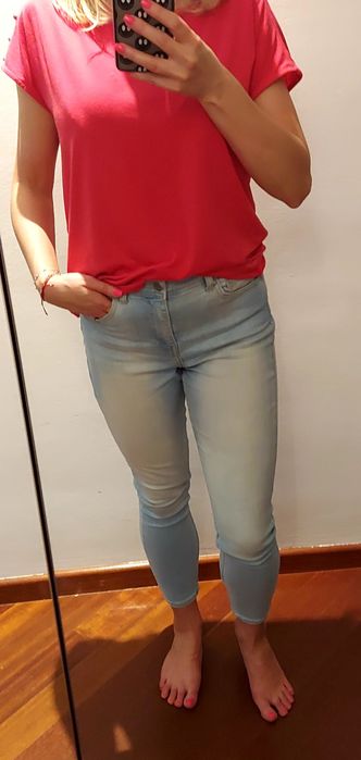 Spodnie Cross jeans model Judy W28 L30 rozm.M rurki niebieskie

Spodni