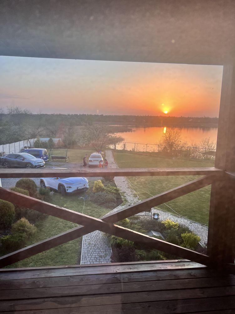 Продаж двох будинків біля води