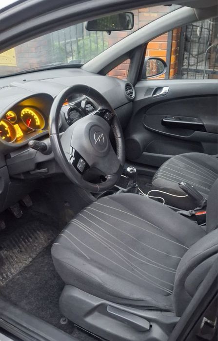 Opel Corsa D 2010 1.3d Ecoflex 5 Drzwi Hak Alusy