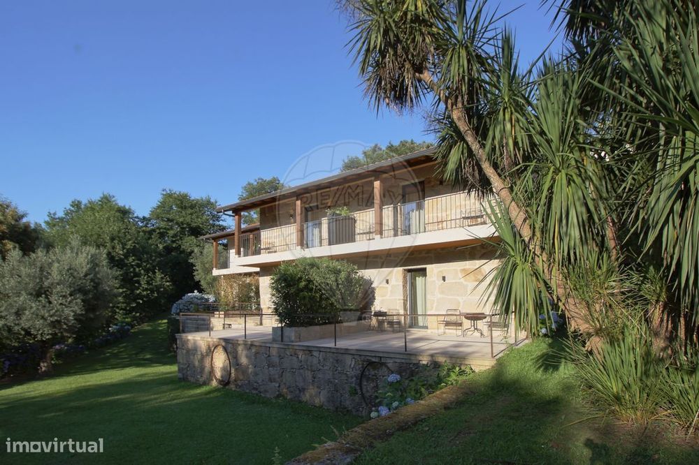 Moradia T10 para venda