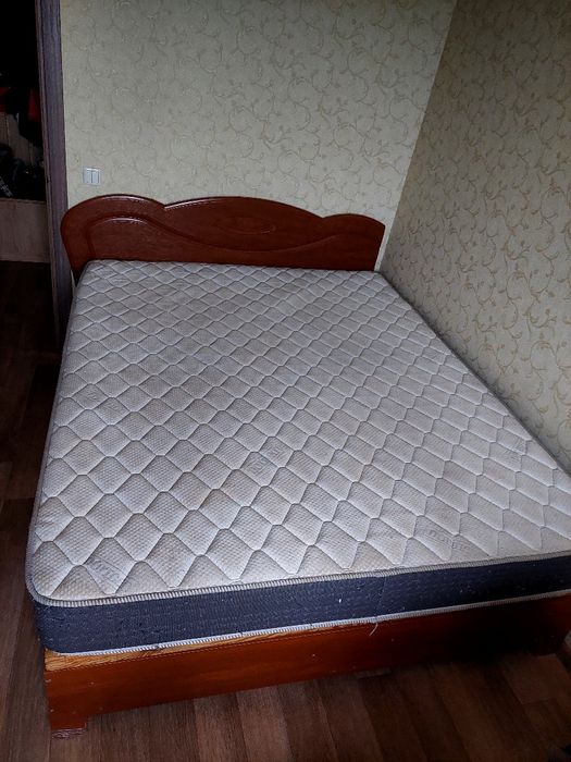 Ліжко з матрасом 160х200