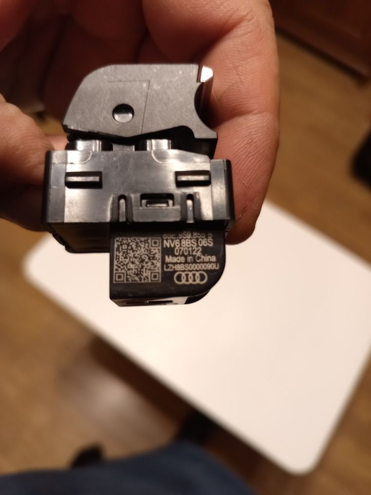 AUDI A4 B8 Przycisk szyb 85E959855B

CZĘŚĆ 100% SPRAWNA I ORGINALNA

S