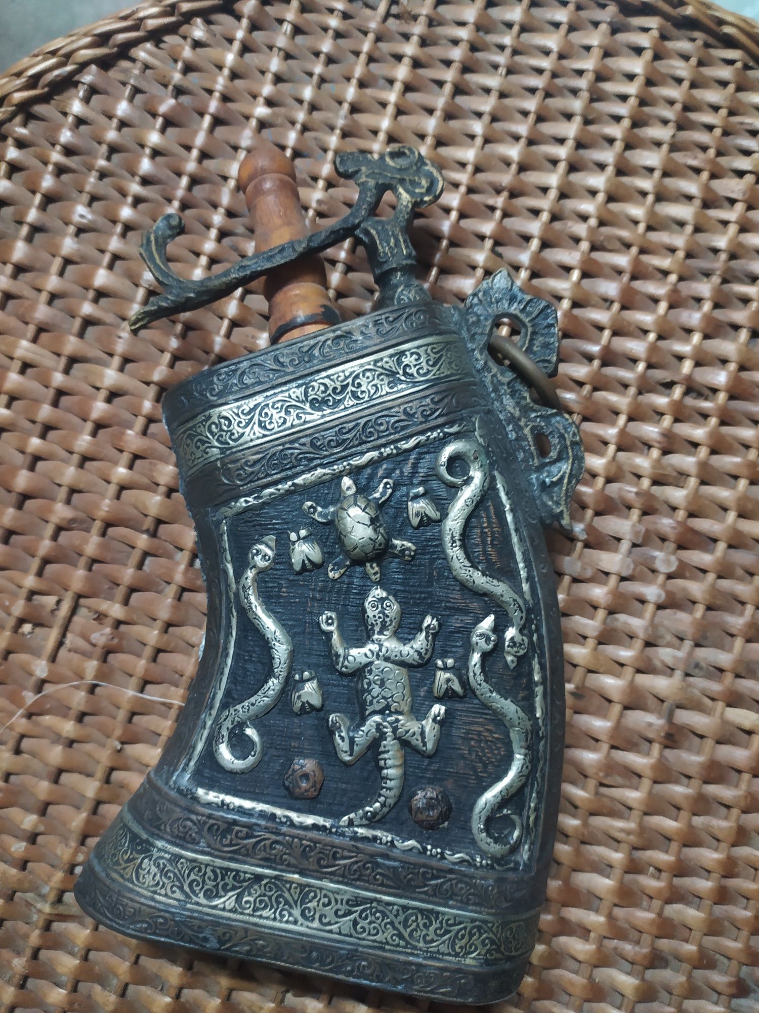 Frasco de pólvora tribal marroquino