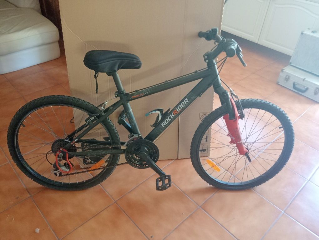 Vendo bicicleta semi nova