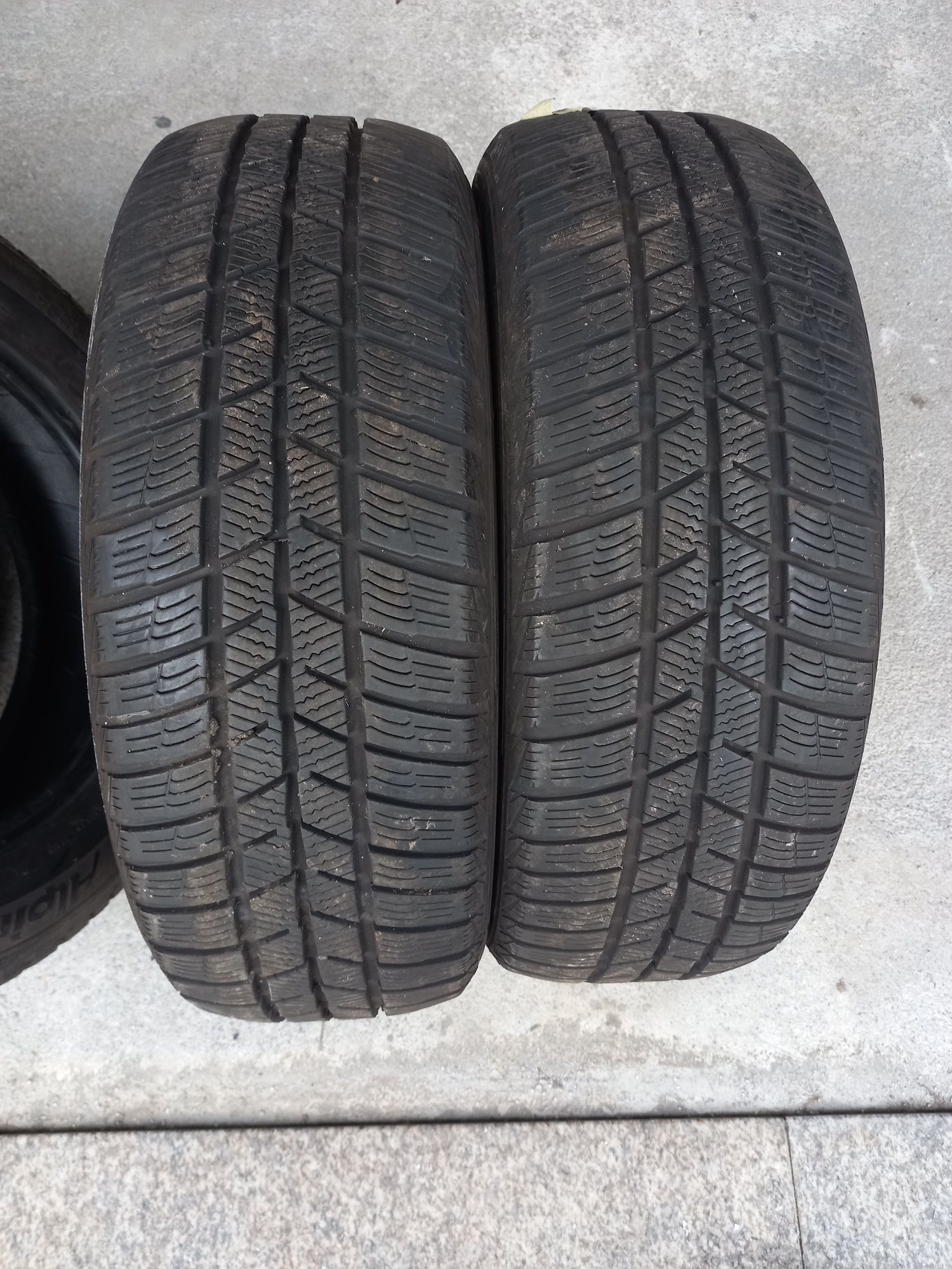 4 Pneus 195/60R15 seminovos