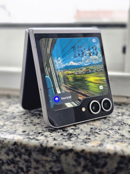 NOVO - Samsung Z Flip 6 256 GB - Galaxy watch 7 FE