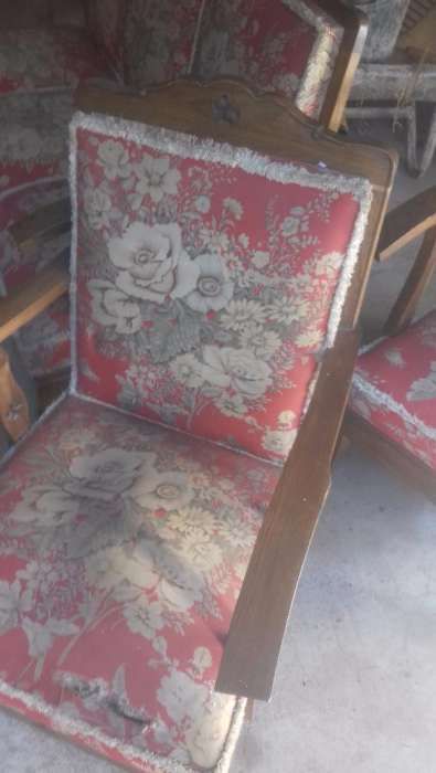 sofa em castanheiro muito lindo