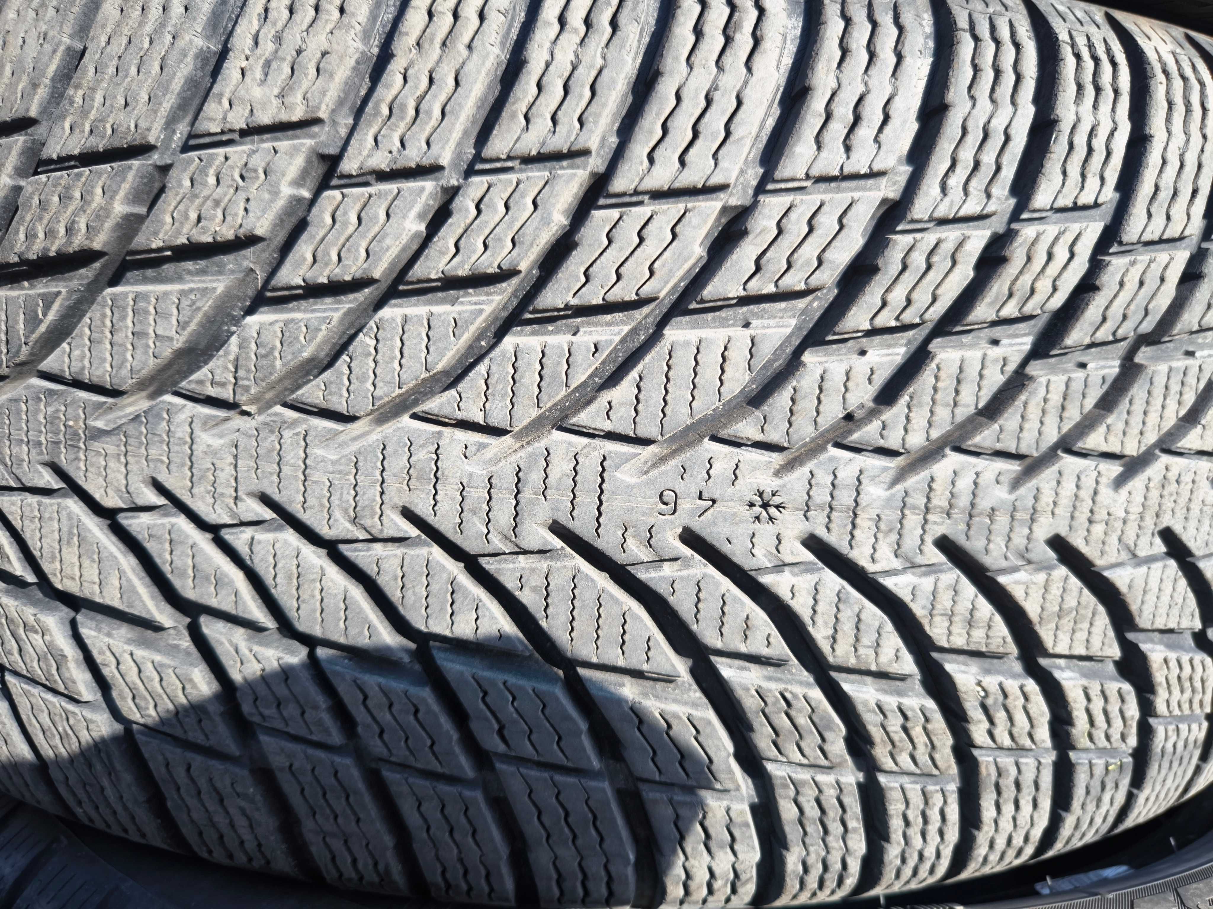 Opony zimowe  18" - Nokian 215/50R18