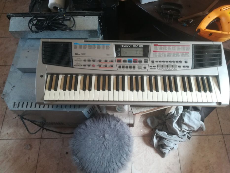 keyboard roland em-25