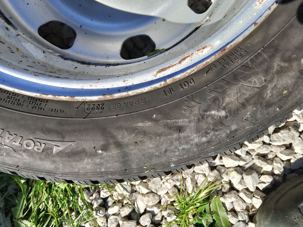 Ładne opony zimowe 205x55 r16 peugeot 307 na felgach stalowych