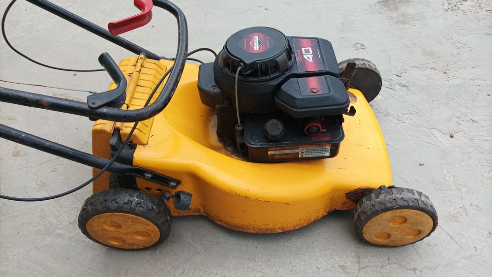 Sprzedam kosiarkę Stiga spalinowa z napędem i koszem.