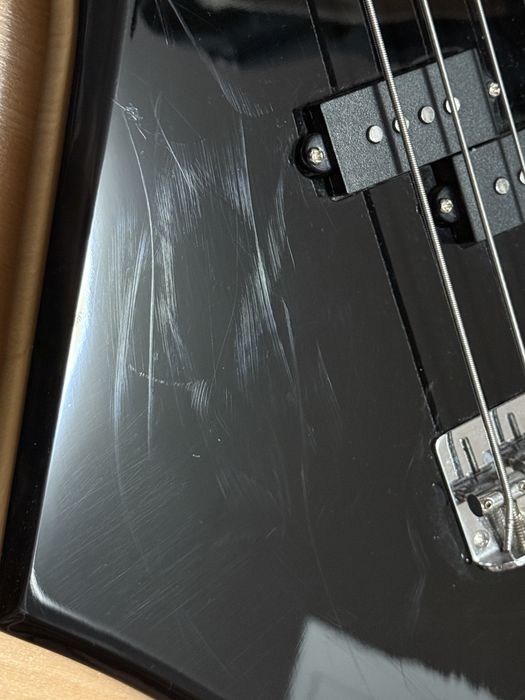 Gitara basowa Harley Benton rock series