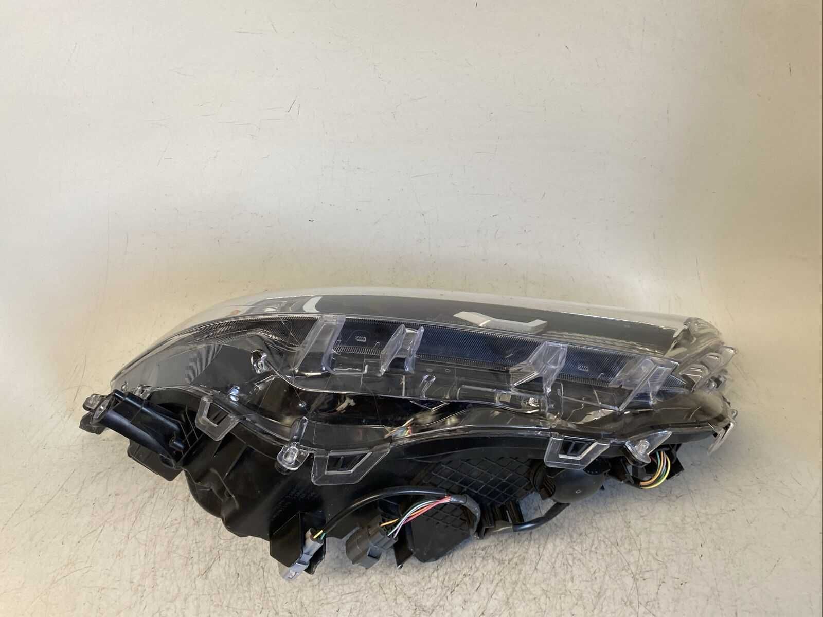 Правая фара Toyota Rav4 Hybrid USA 2019 - 2023
