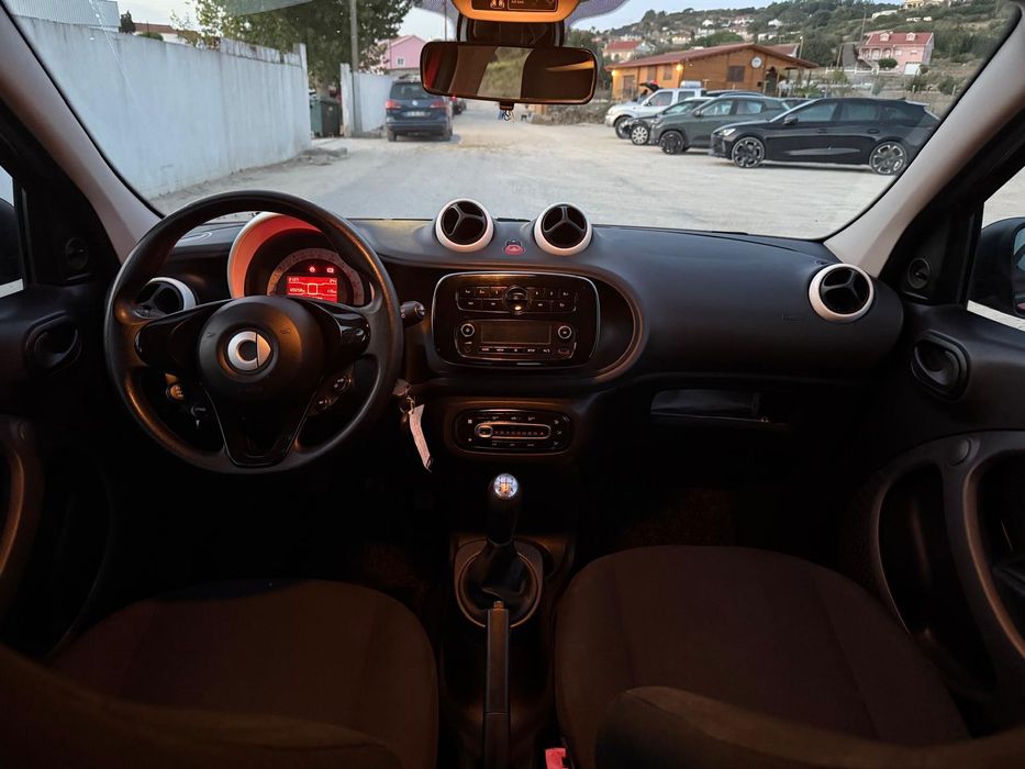 Smart fourfour 
Ano 2016
Gasolina 
120500 km 
Caixa manual 
Interior i