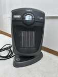 Termowentylator ceramiczny DeLinghi DCH4590ER chłodzi i grzeje