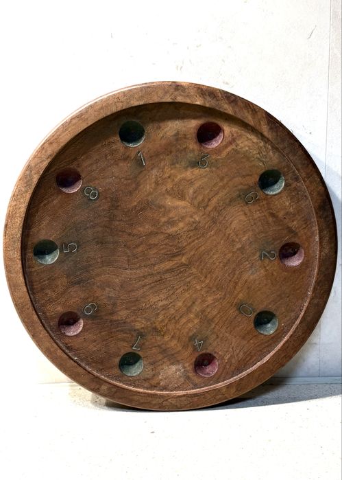 Antigo tabuleiro de um jogo Roleta em madeira exótica