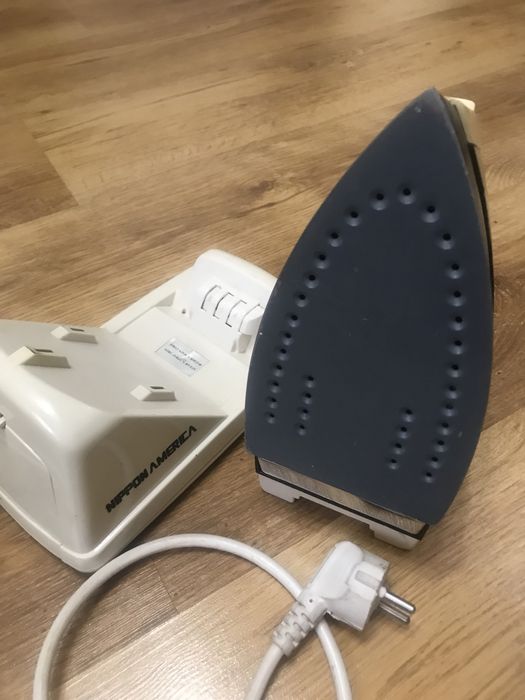 Утюг с базой