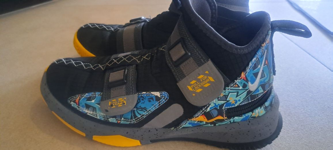 Buty do koszykówki Nike LeBron