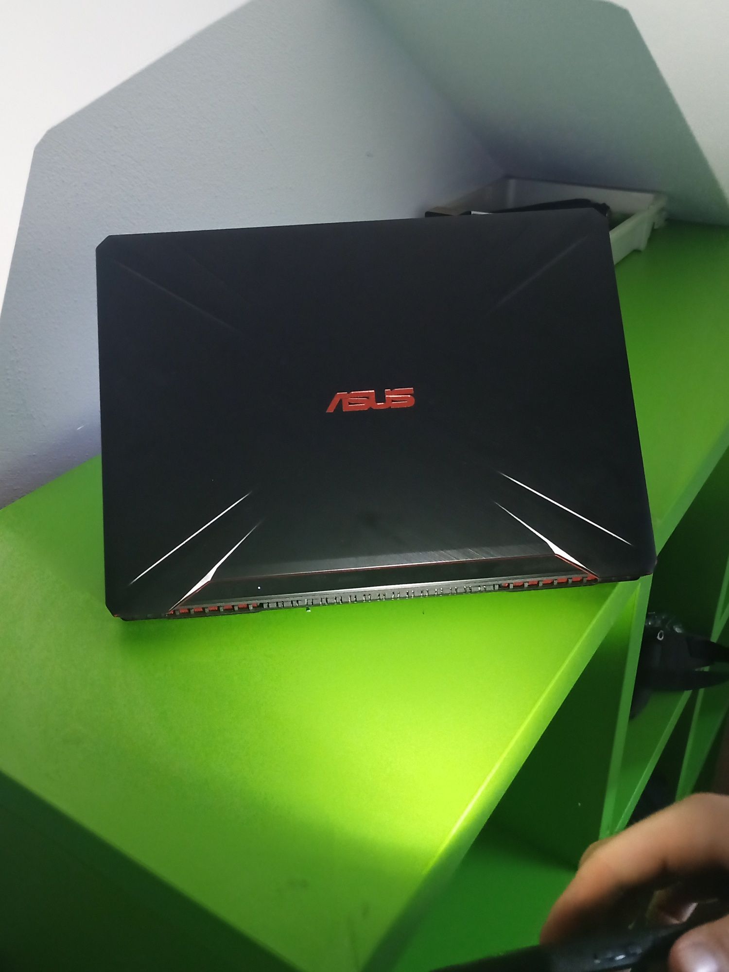 Laptop GTX 1050 10 GB, 12 GB ram, procesor i5-8300H, pamięć 237 GB ssd