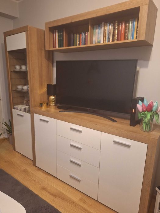 meble komody komplety witryny