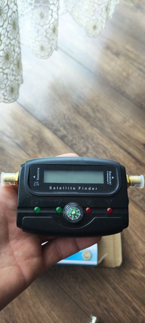 Miernik sygnału satelitarnego z wyświetlaczem LCD