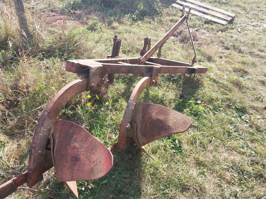 Продам плуг двух корпусний