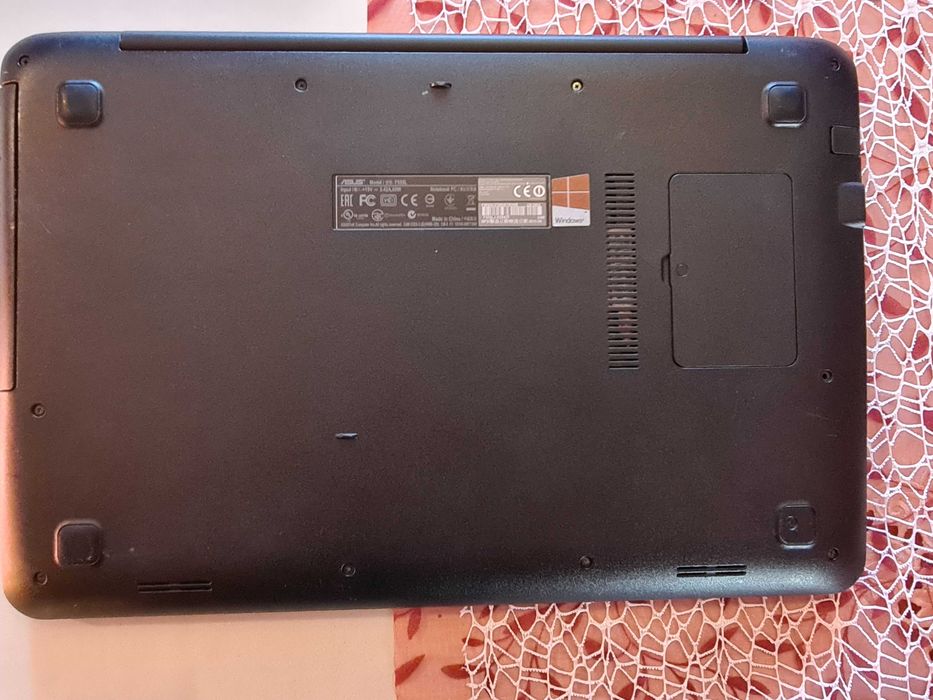 ASUS F555L 15,6 HD / i3-4005U / 8 GB / 512 GB / 920M