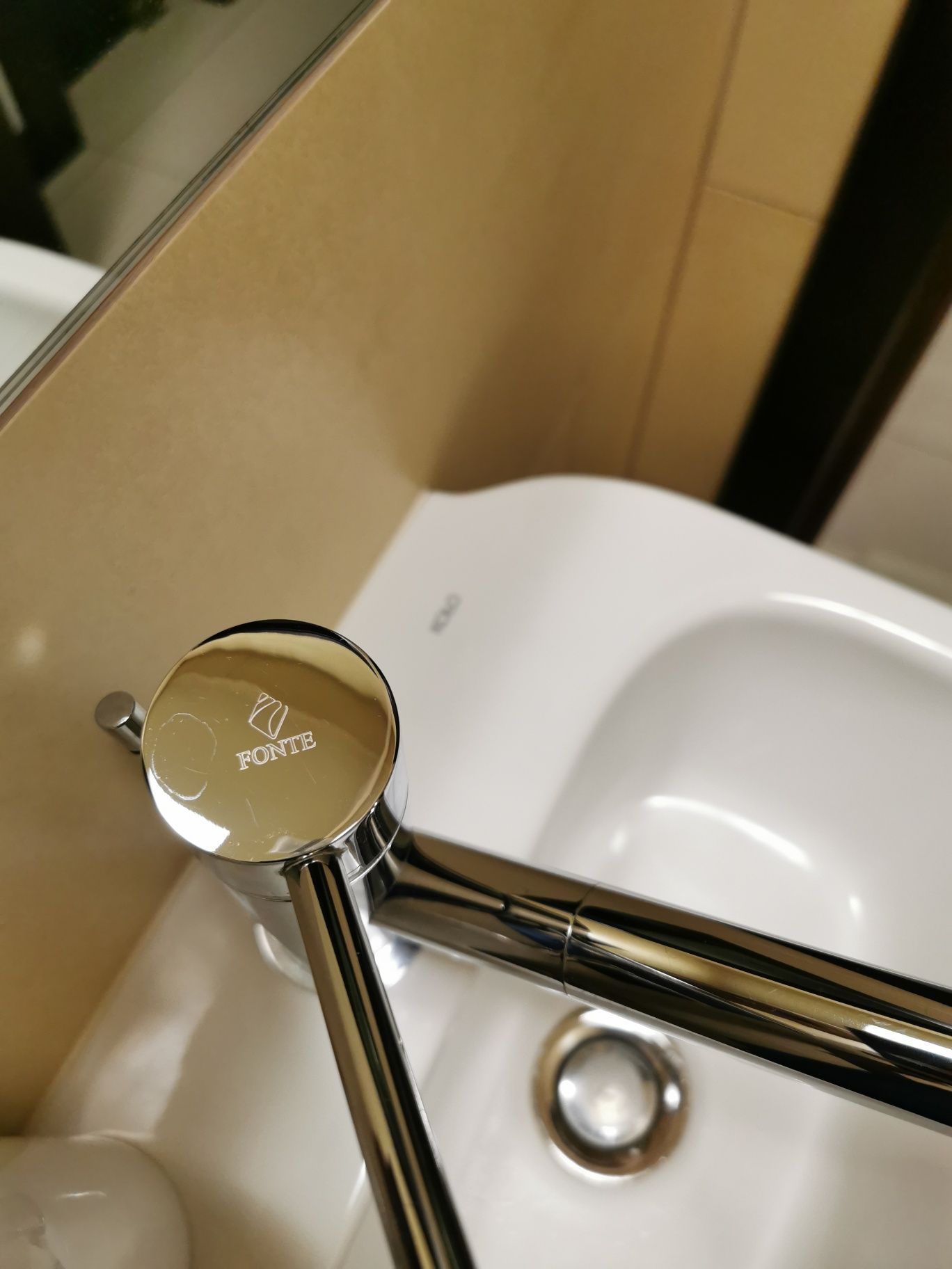 Umywalka łazienkowa koło +bateria umywalkowa fonte