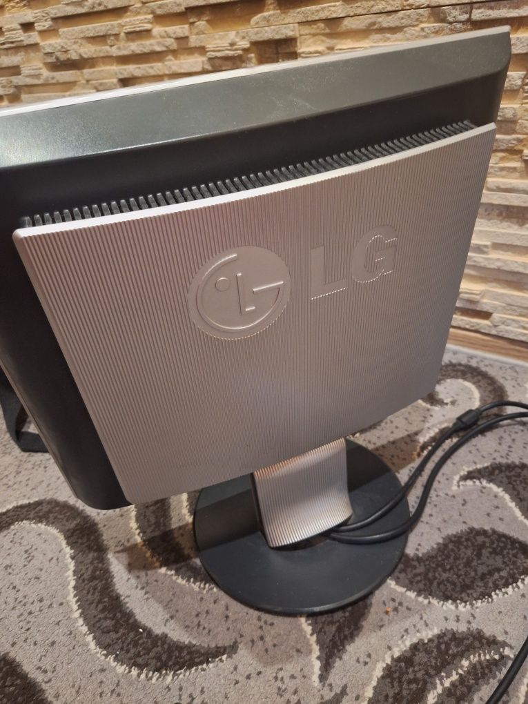 монитор  LG Flatron l1730s
