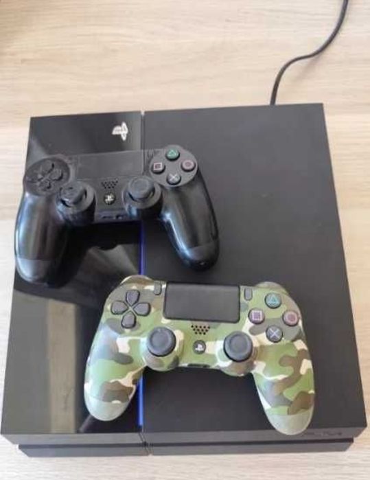 PS4 FAT 1ª geração + 2 comandos + Headset Sony camuflado