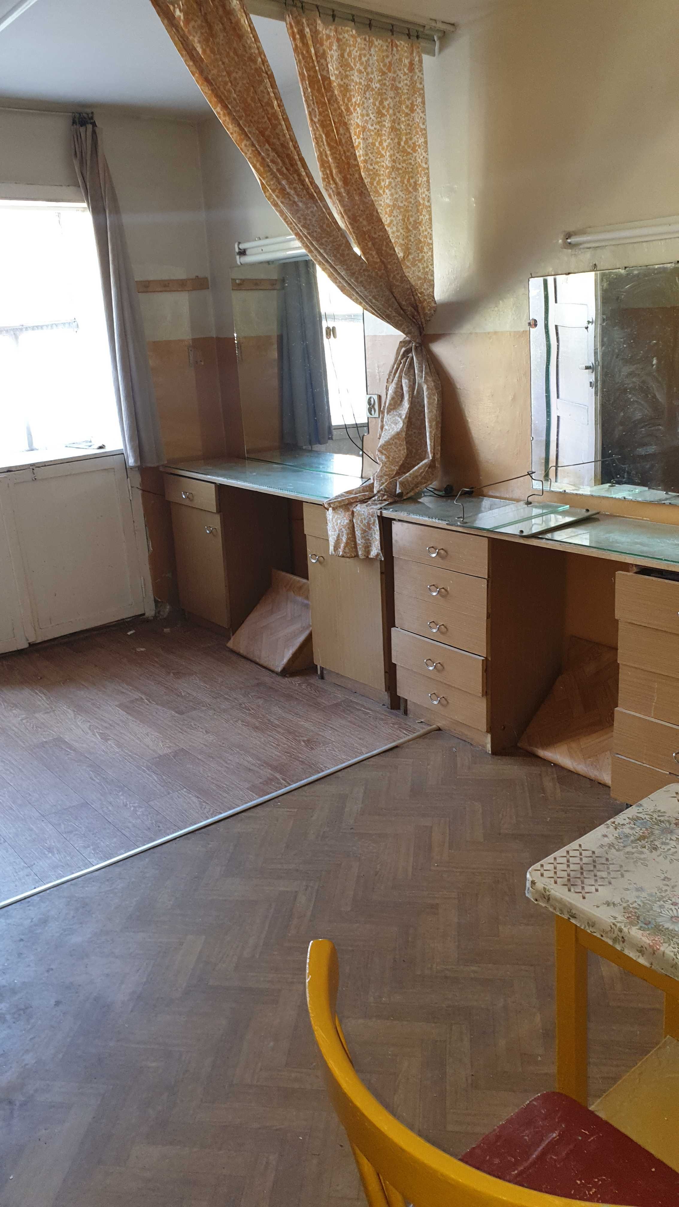 Lokal usługowy we Fromborku po zakładzie fryzjerskim