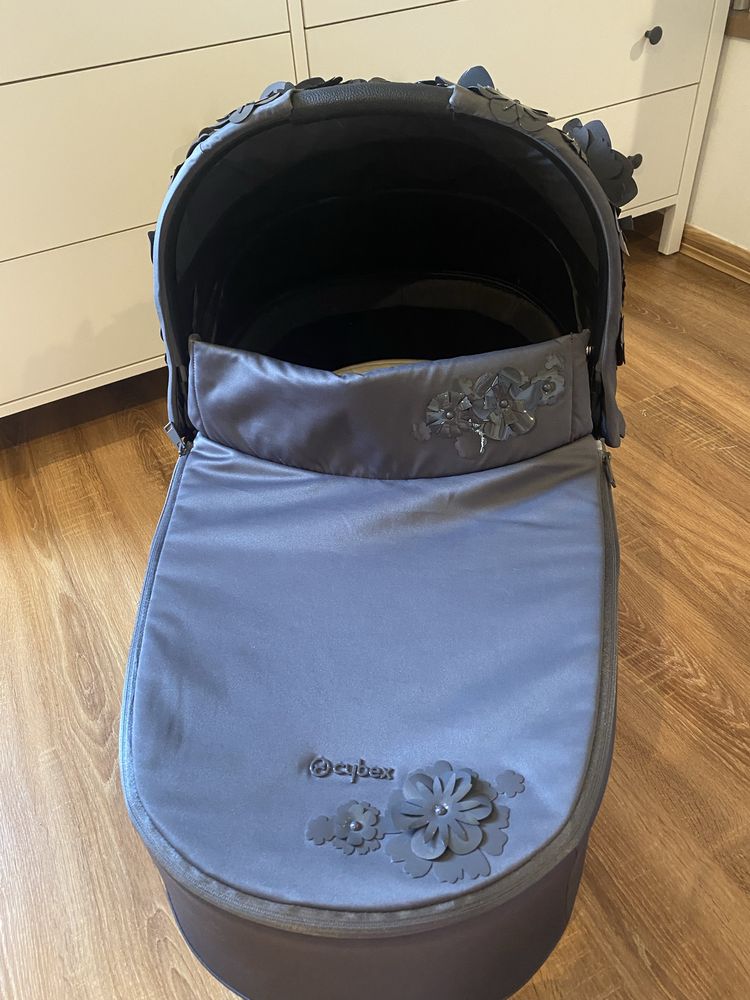 Witam, sprzedam gondole Cybex Priam Lux CC simply flowers grey