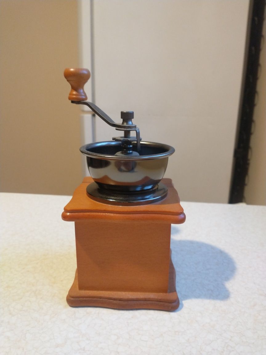 Młynek do kawy 19 cm wysokość