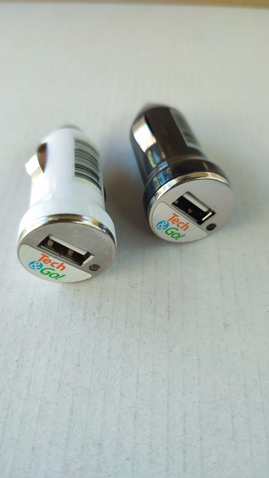 USB зарядное от прикуривателя.