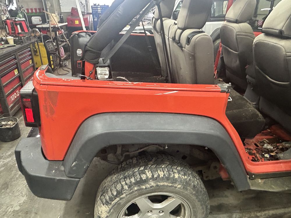 Tylna czesc polowka karoseri Wrangler JK