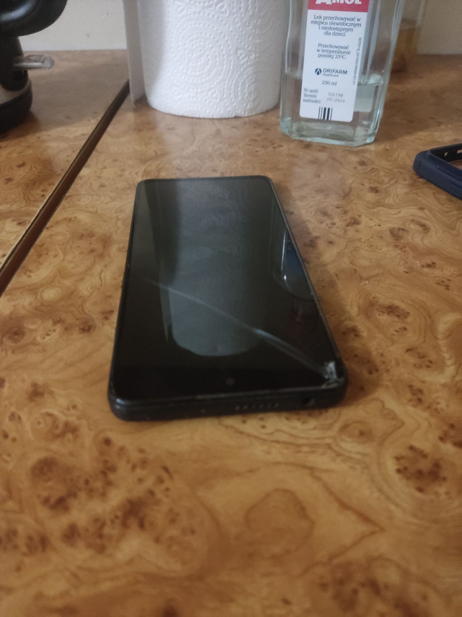 Witam sprzedam telefon poco x4 pro uszkodzony ekran.