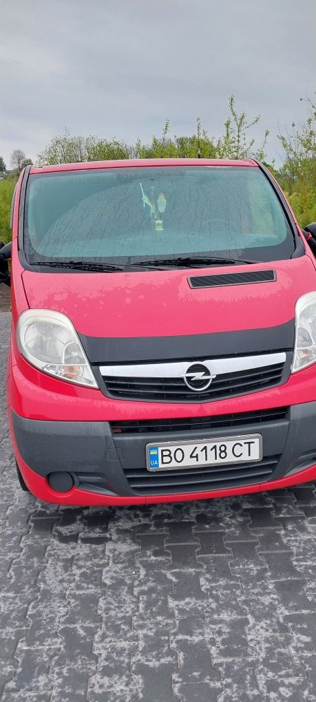 Продам Opel Vivaro 2011 року в хорошому стані