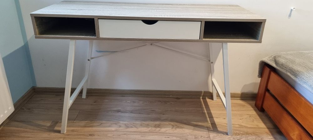 Biurko Jysk w stylu skandynawskim do 30.10.25