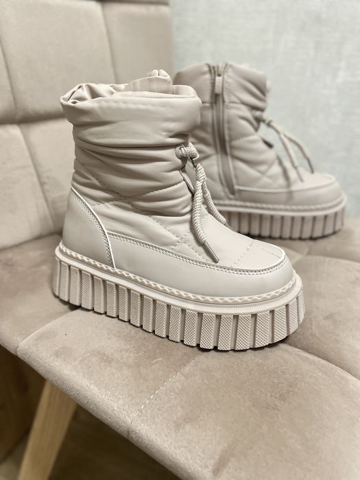 Зимові черевики на дівчинку