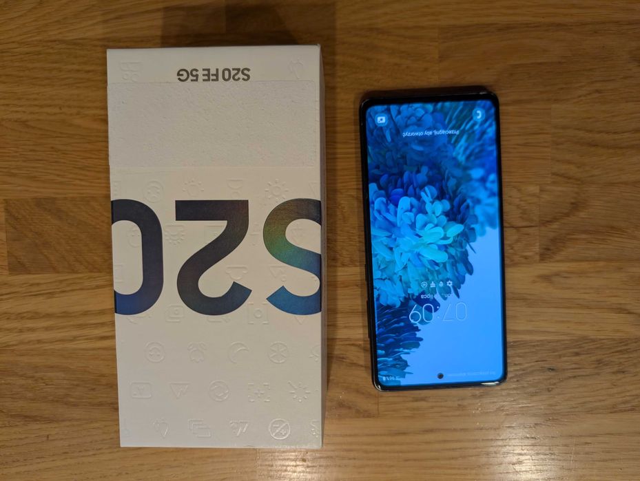 Samsung Galaxy S20 FE 5G uszkodzony USB i lekko szybka