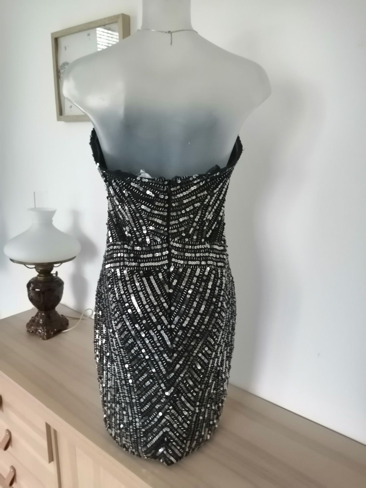 Czarna cekinowa sukienka błyszcząca fiszbiny New Look, rozmiar 12